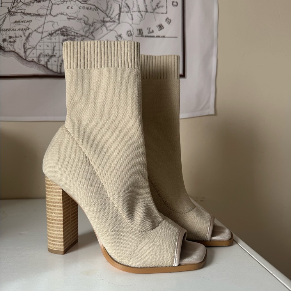 ✨Lulus sock-like peep-toe booties✨